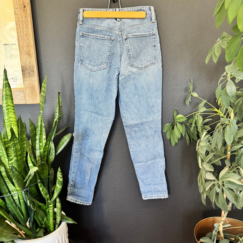 Old Navy Light Blue Distressed Ankle Jeans - Picture 2 of 7